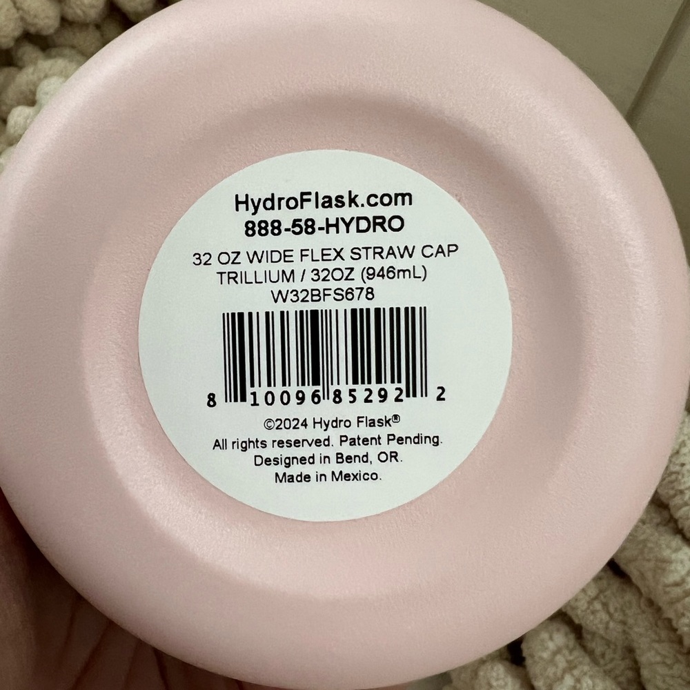 Hydro flask 32 oz wide mouth with Flex straw cap